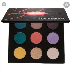 Like new Make Up Forever eyeshadow palette!